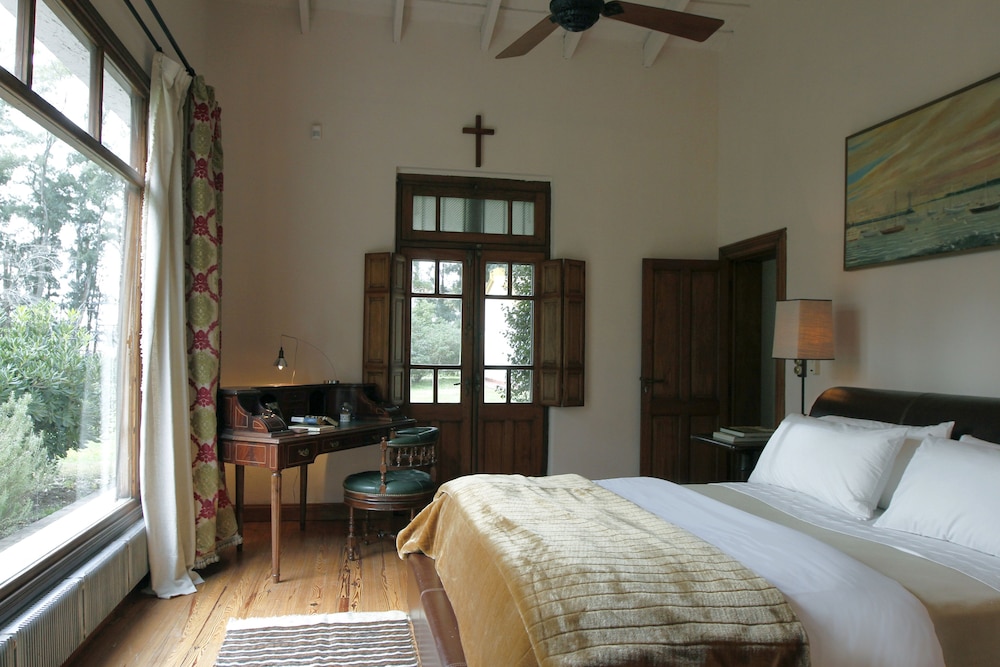 Double Room, 1 King Bed, Private Bathroom (Estanciera) photo 2