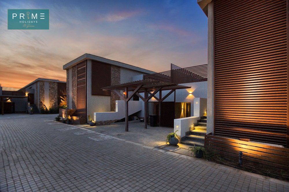 Duplex, 3 Bedrooms With Private heated Pool & Jacuzzi