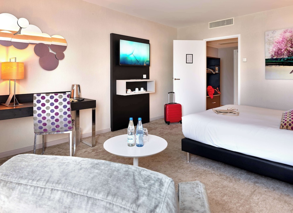 Comfort Room, 1 Queen Bed, Non Smoking (with Single Sofabed;Larger Room) - Photo 2