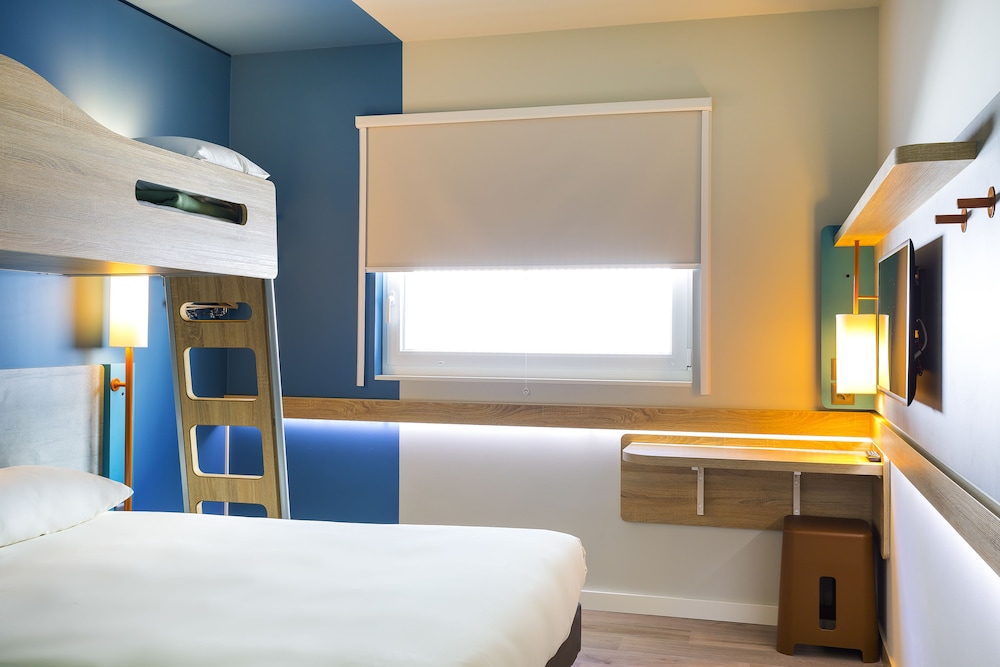 Triple Room, Multiple Beds - Photo 11