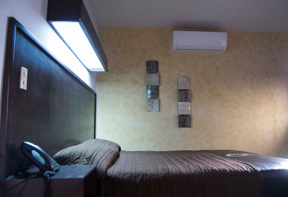 Family Suite, 1 Queen Bed, Non Smoking photo 3