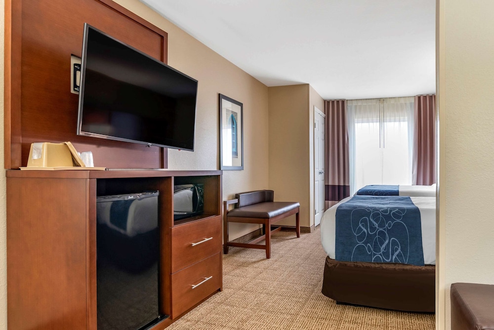 Suite, 2 Queen Beds, Non Smoking - Photo 4