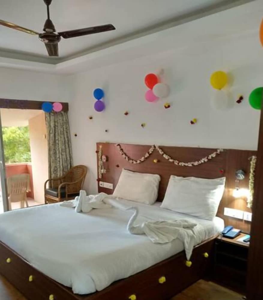 Deluxe Room - Photo 8