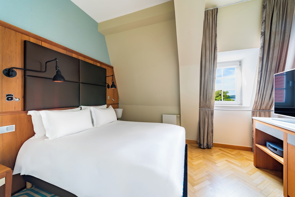 Suite, 1 Queen Bed