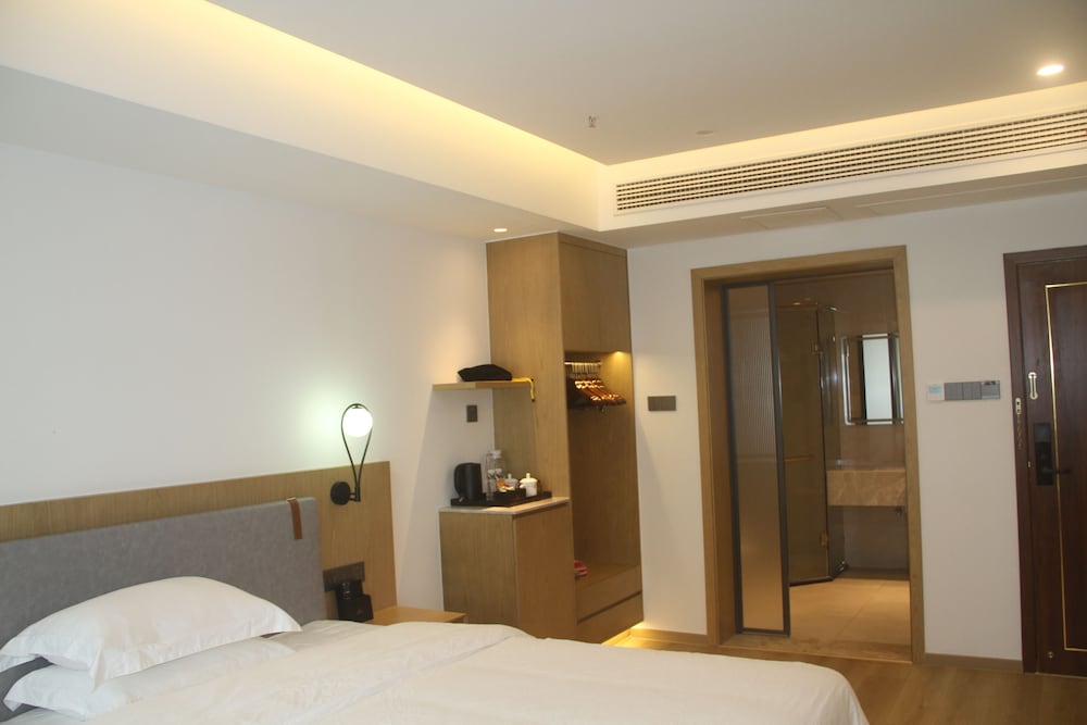 Luxury Single Room, 1 Queen Bed - Photo 5
