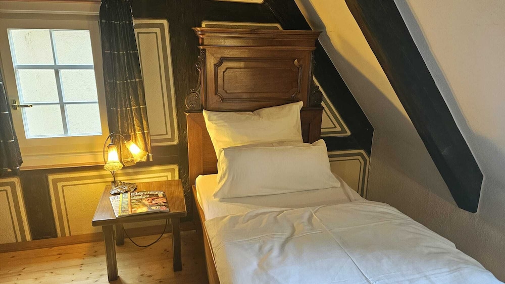 Basic Single Room, Valley View photo 2