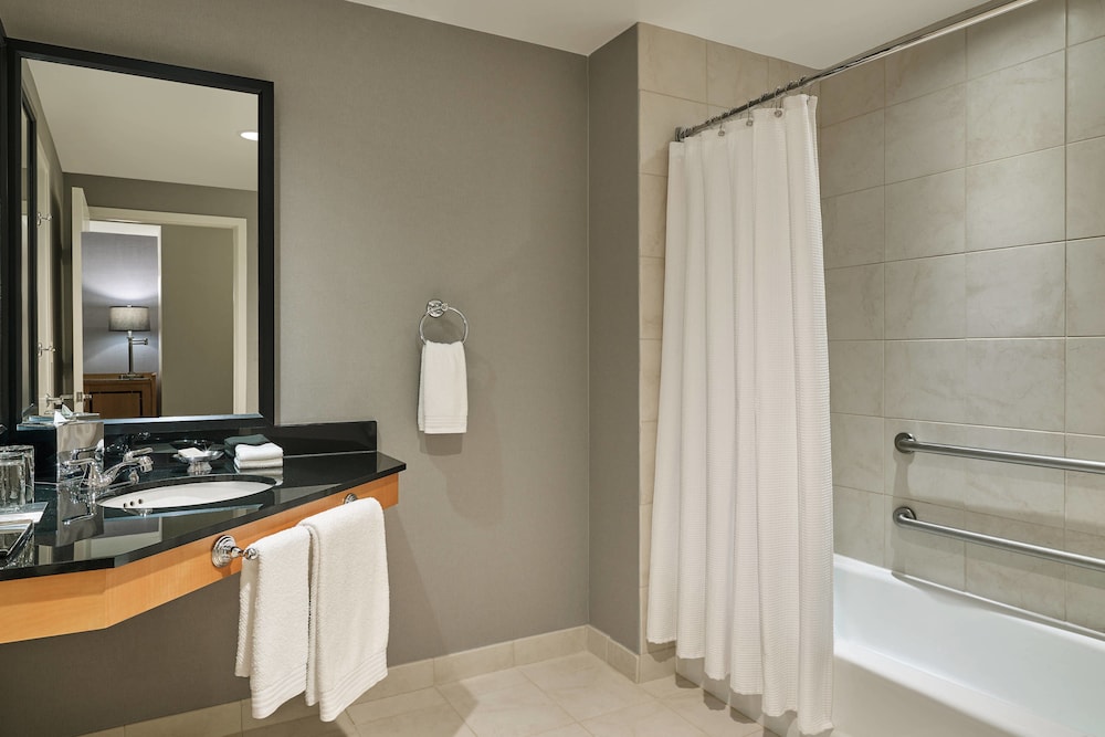 Club Suite, 1 Bedroom - Photo 7