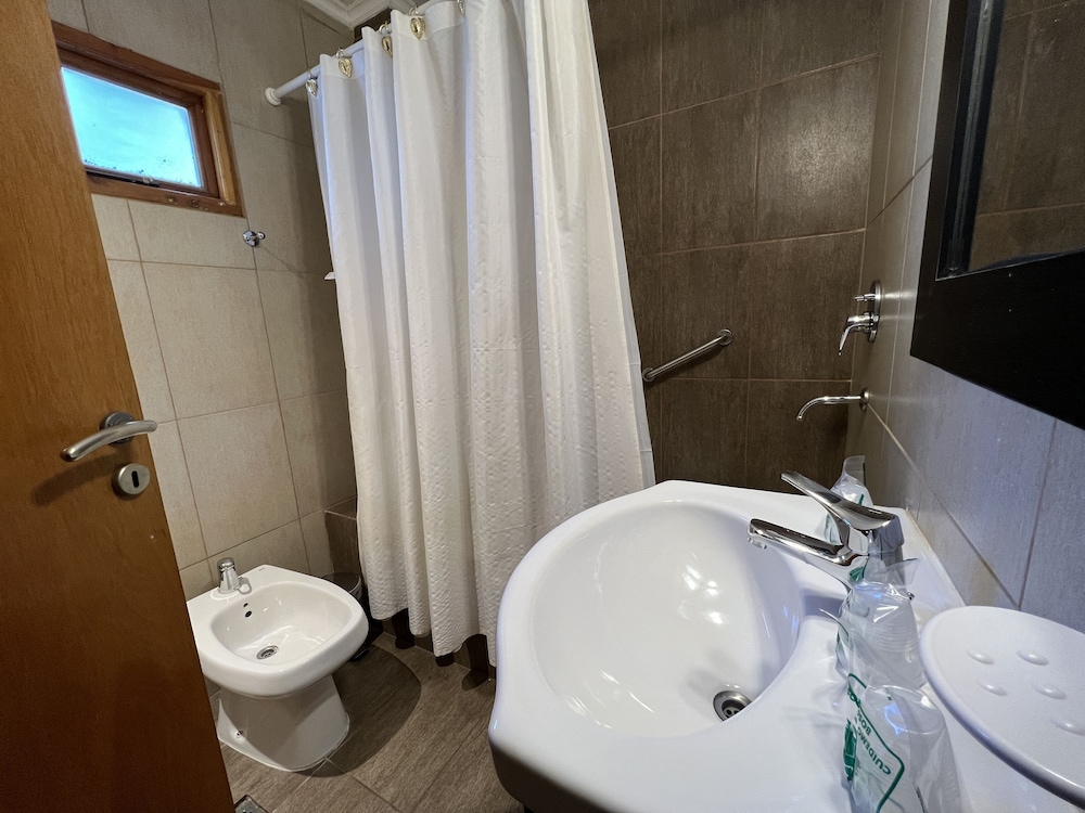 Basic Triple Room (King) photo 3