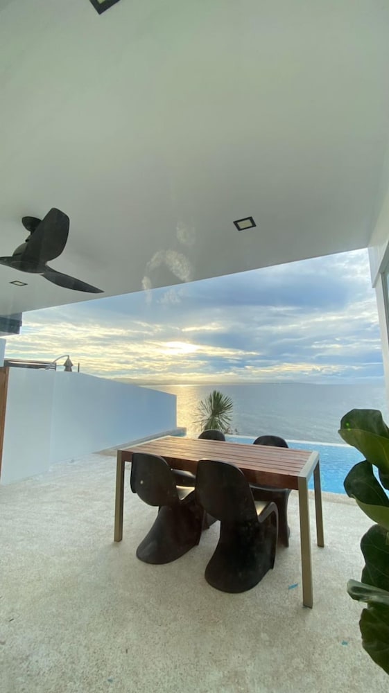 Executive Suite - Photo 24