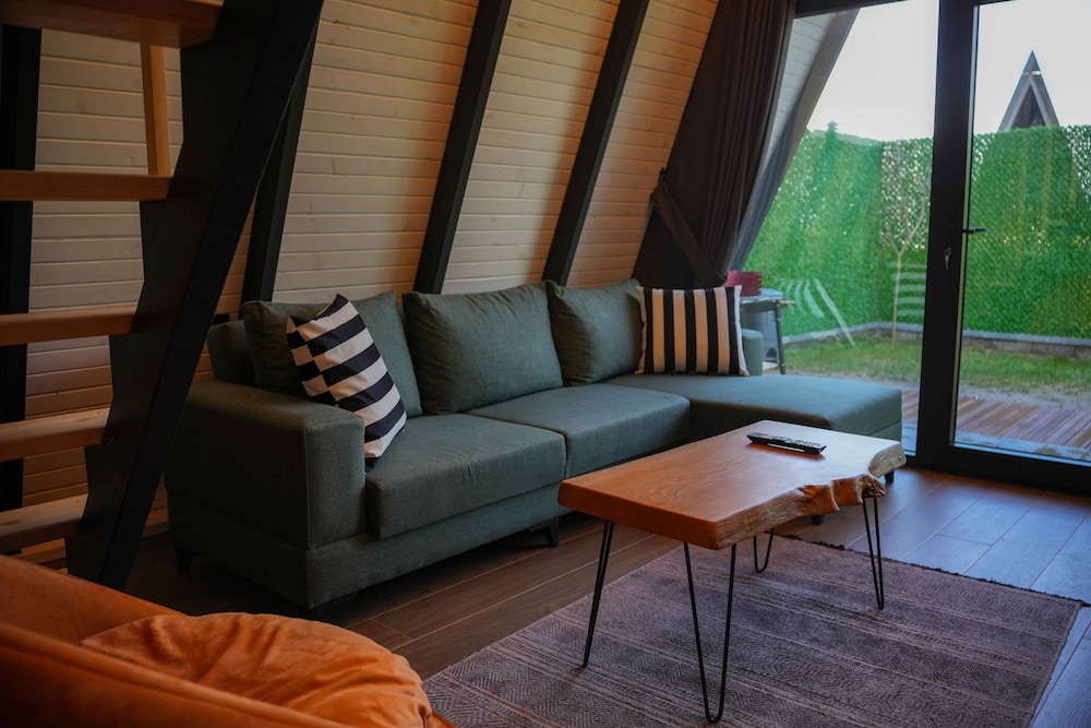 Deluxe Bungalow, 1 Double Bed, Pool Access, Lake View photo 1