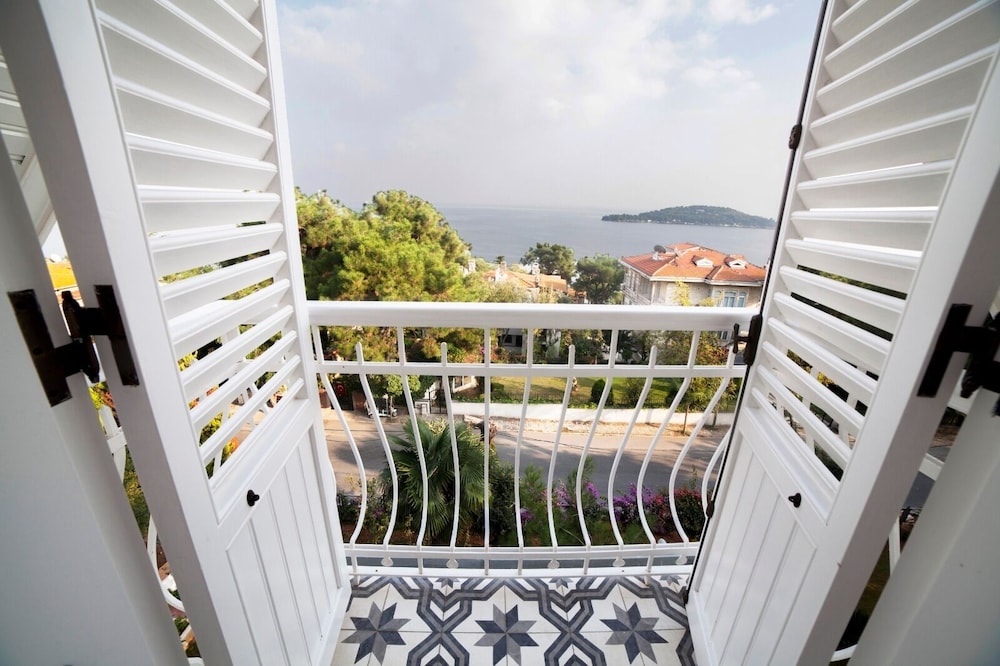 Deluxe Double Room, Balcony, Sea View - Photo 2