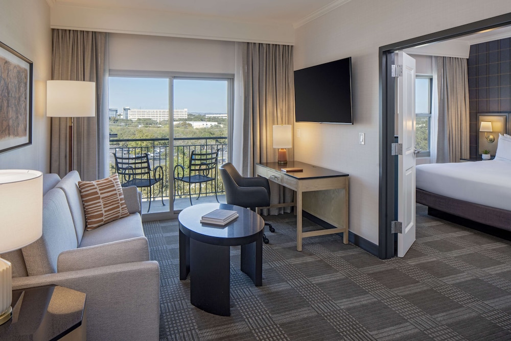Suite, 1 Bedroom, Balcony - Photo 7