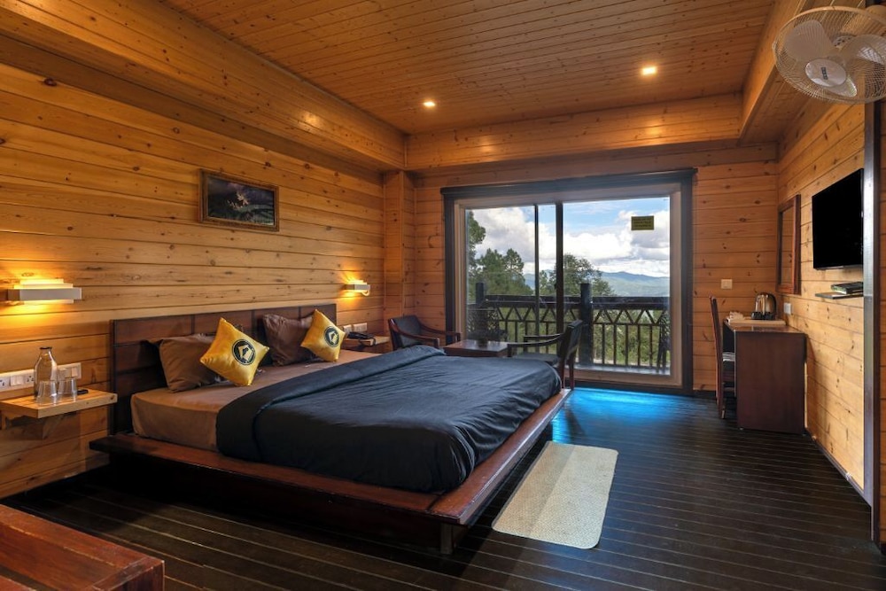 Superior Double Room with Balcony and Mountain View photo 3
