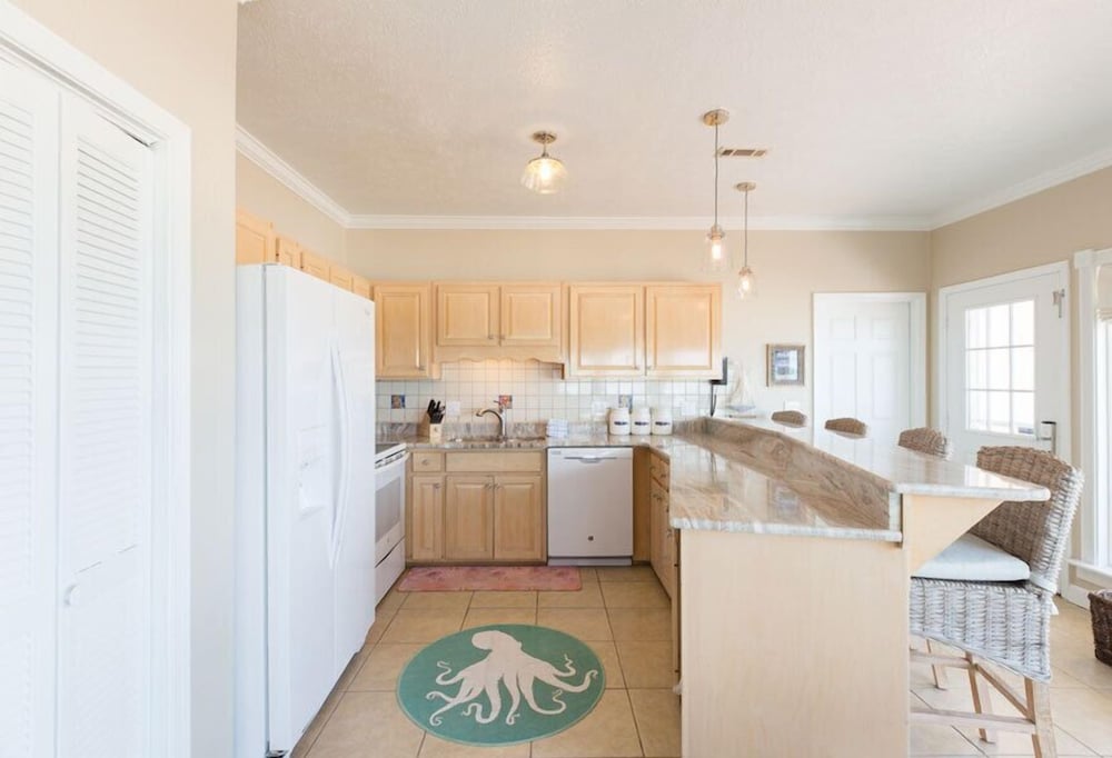 4 Bedroom Beach House photo 3
