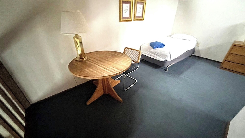 Classic Chalet, 3 Bedrooms (Pedestal Unit) photo 3