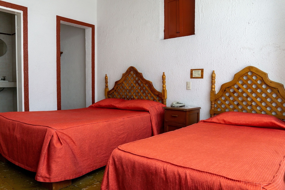 Double Room, Multiple Beds photo 1