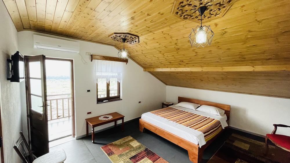 Panoramic Room