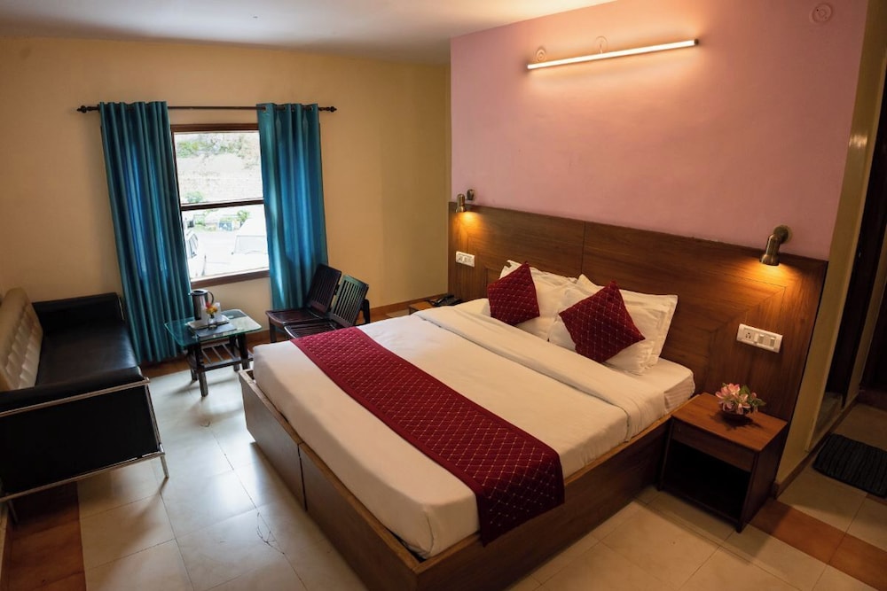 Deluxe Room - Photo 12