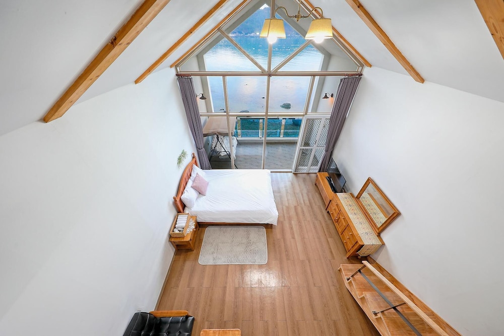 Basic Room, 1 Bedroom (202 (Oceanview)) - Photo 9
