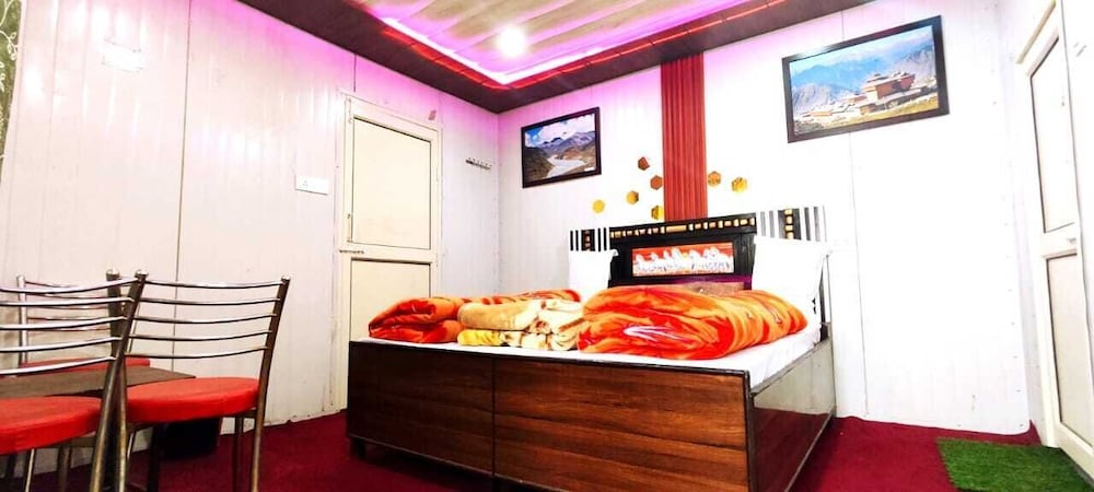 Deluxe Quadruple Room, City View photo 3