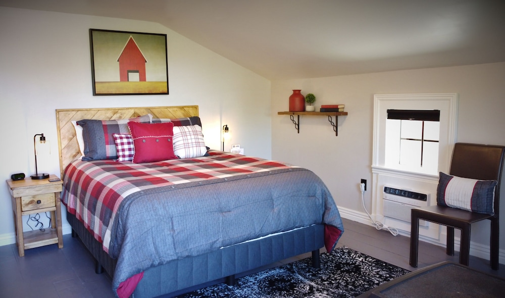 Suite 11 Red Roost photo 1