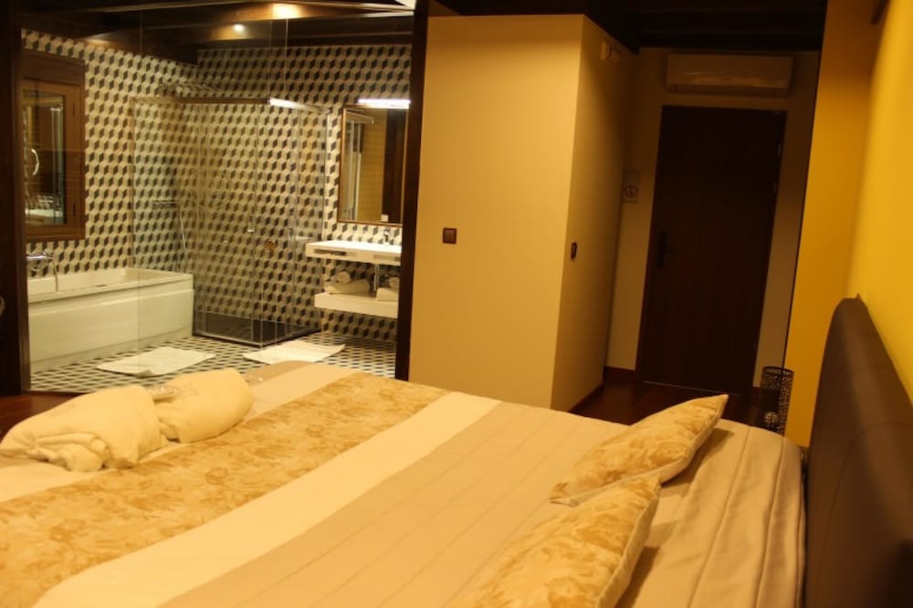 Panoramic Room