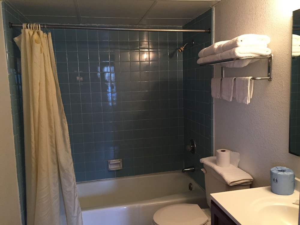 Basic Room, 2 Bedrooms, Smoking, City View