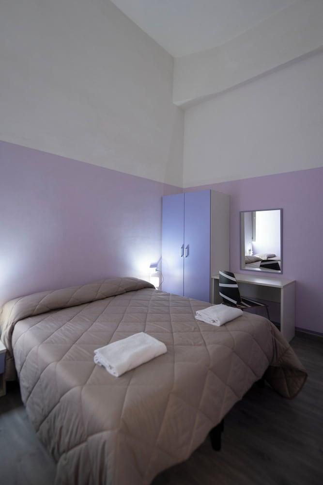 Basic Triple Room, Shared Bathroom - Photo 6