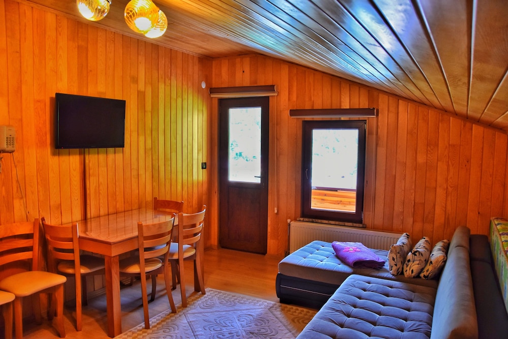 Apartment, Lake View (Attic)