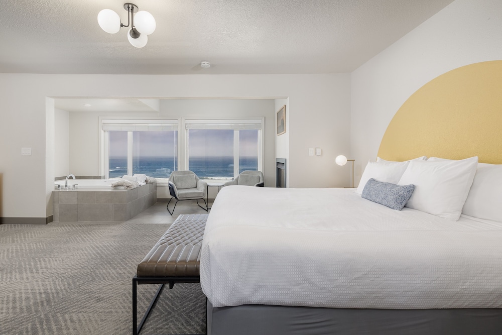 Signature Room, 1 King Bed, Jetted Tub, Ocean View