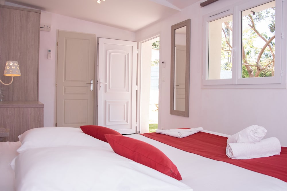 Superior Double Room, 1 King Bed, Garden View - Photo 1