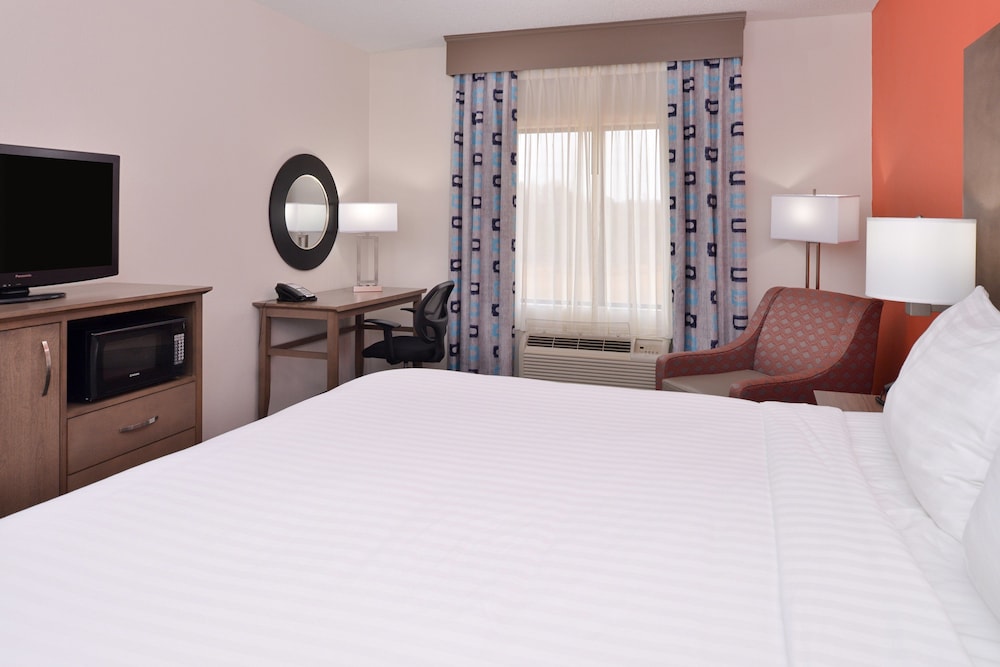 Standard Room, 1 King Bed photo 3