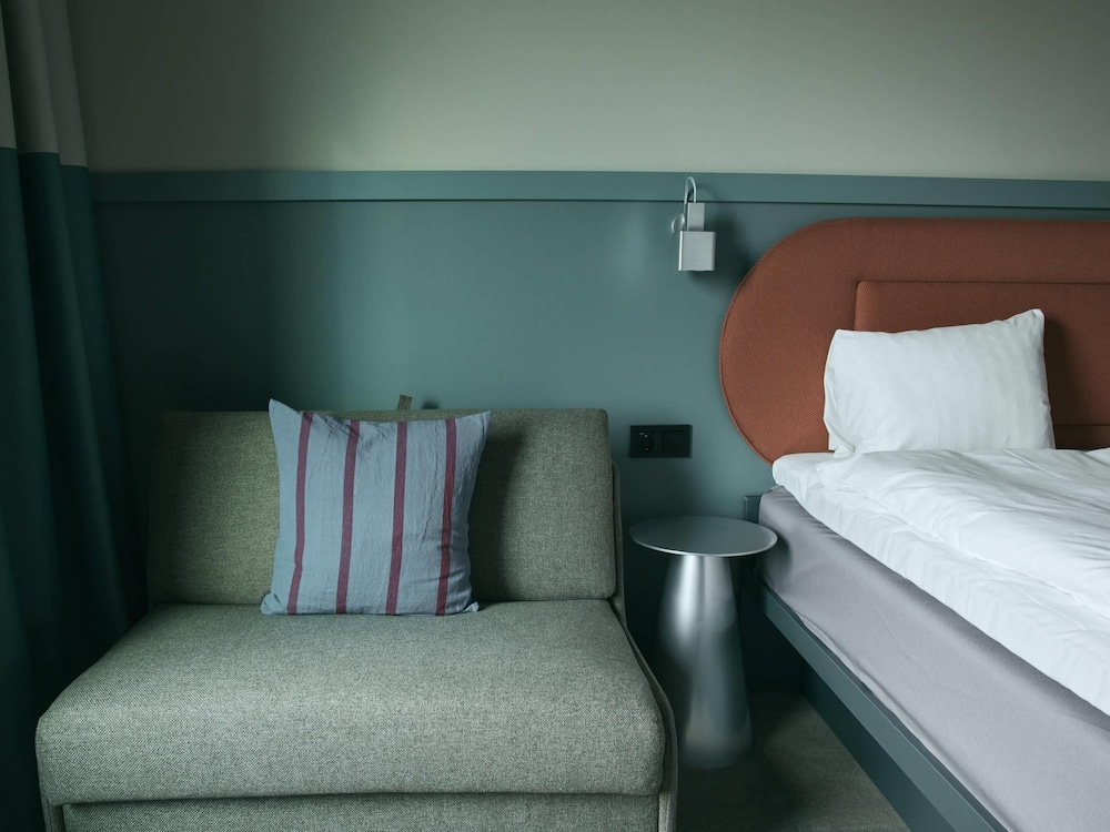 Family Room, Multiple Beds, Non Smoking (Efficiency King) photo 3