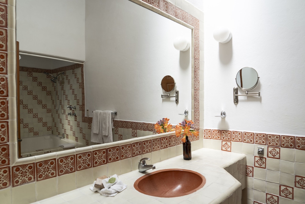 Romantic Suite with a Bathtub - Photo 23