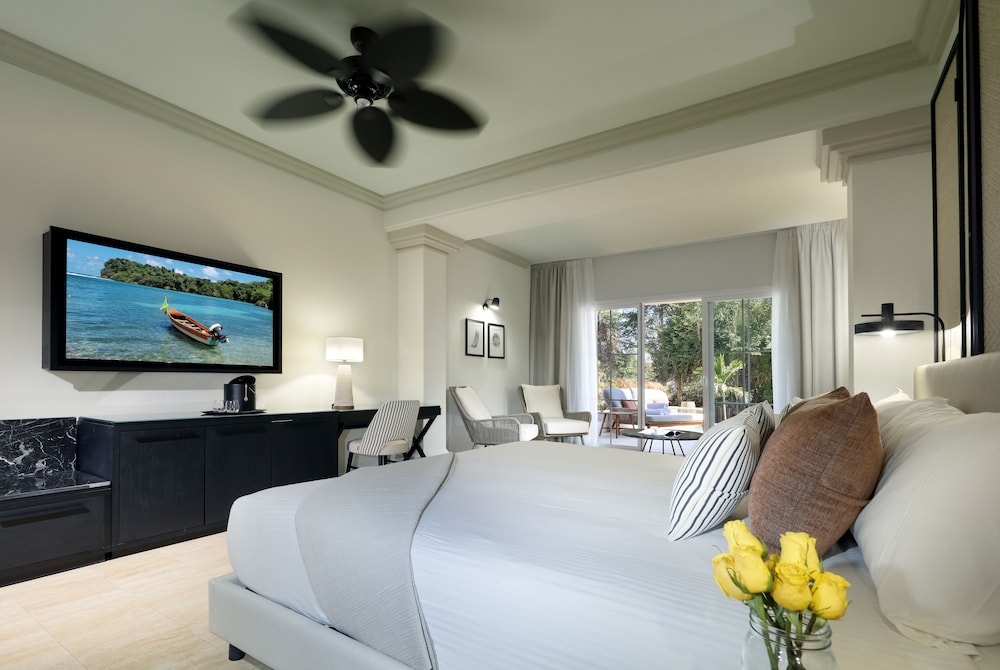 Superior Junior Suite Private Pool Beachside