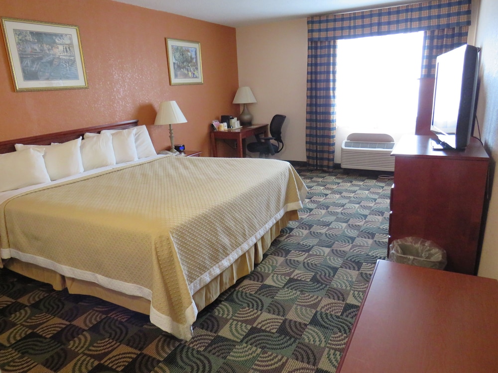 Standard Room, 1 King Bed - Photo 2