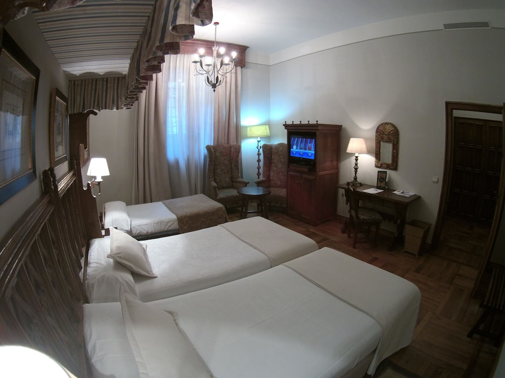 Habitación Doble Estándar (3 Adultos)