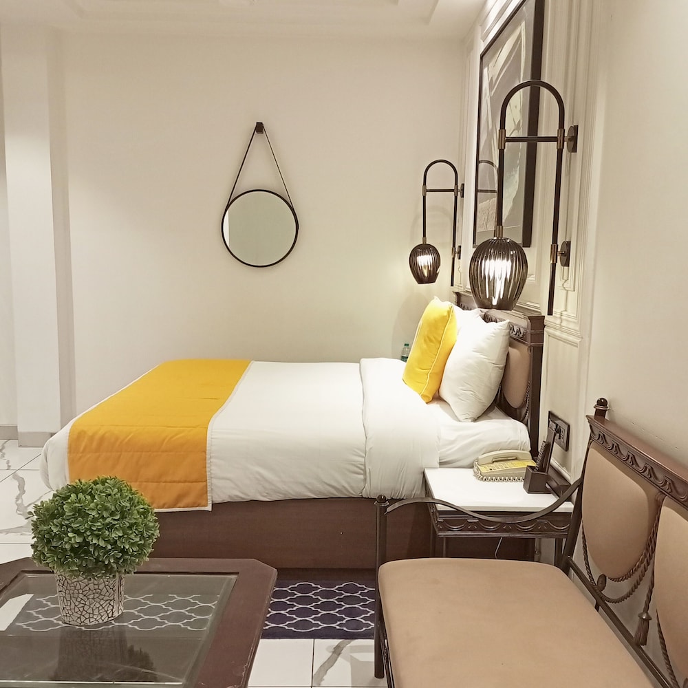 Superior Suite - Photo 8