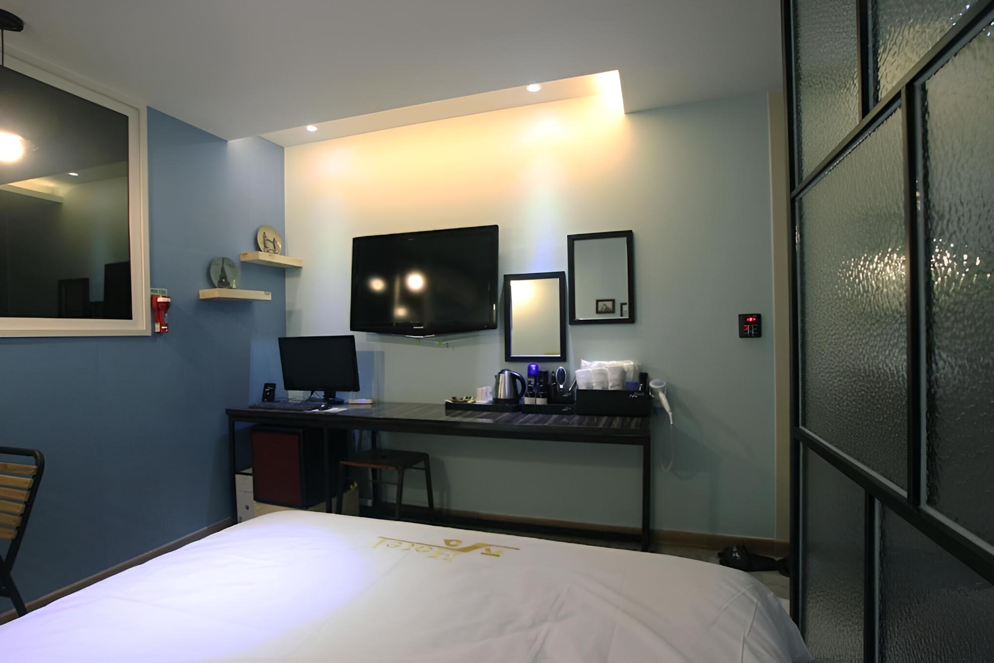 Room (Standard Room) - Photo 3