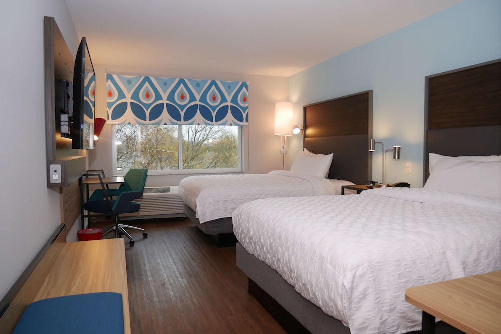 Room, 2 Queen Beds photo 1