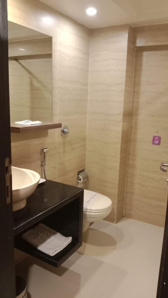 Executive Room - Photo 6
