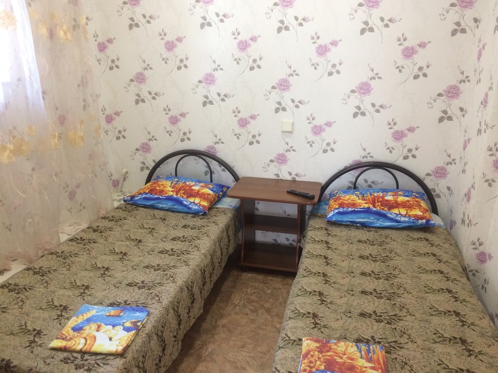 Twin Room, 2 Twin Beds, Private Bathroom (2 separate beds and bathroom) photo 1