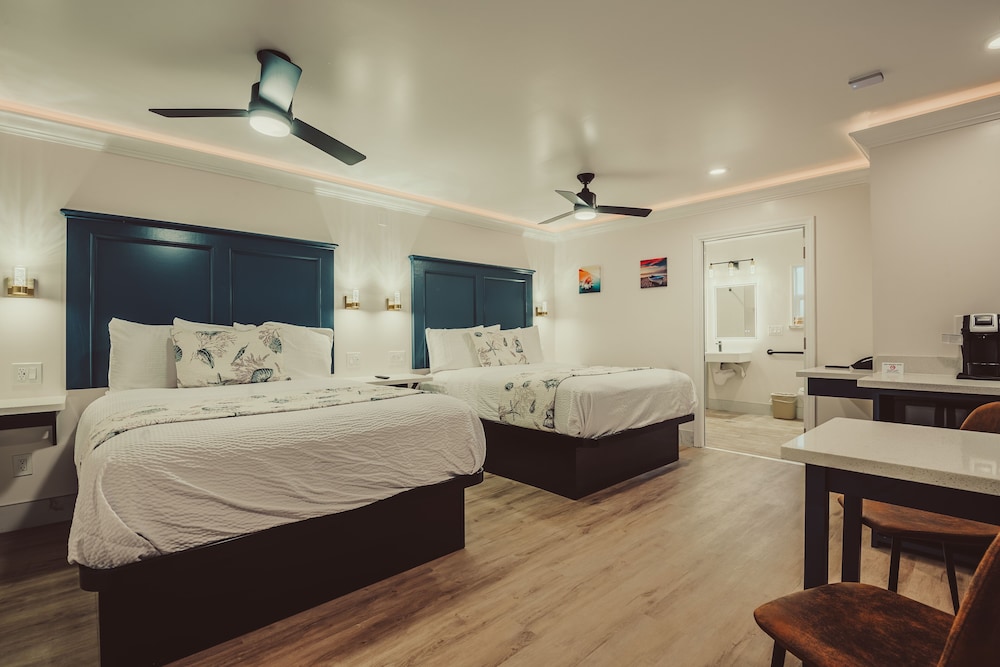Comfort Accessible Two Queen Room - No Pets, Non-Smoking, Downstairs