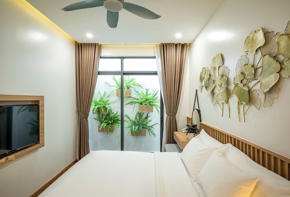 Superior King Room - Photo 3