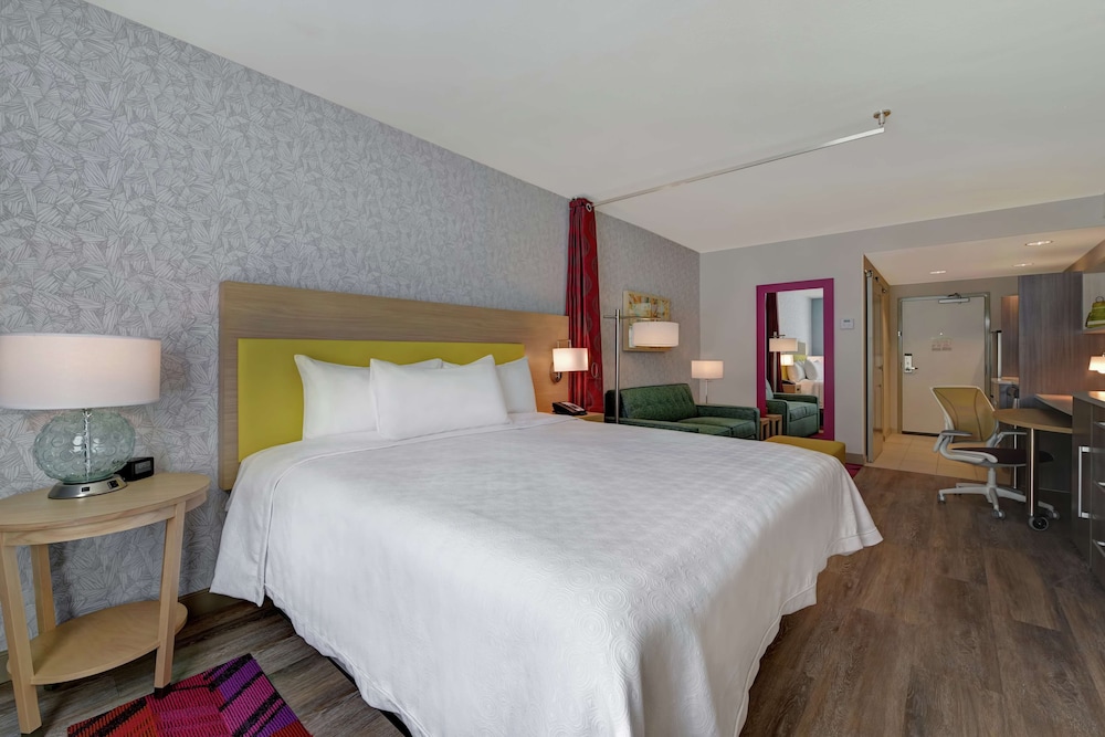 Basic Studio, 1 King Bed, Accessible, Bathtub (Mobility & Hearing) - Photo 2