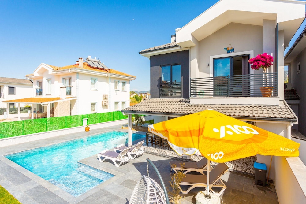 Villa photo 3