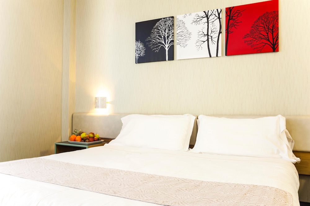 Standard Room, 1 Queen Bed - Photo 4