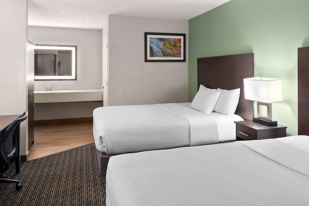 Room, 2 Queen Beds, Non Smoking - Photo 4