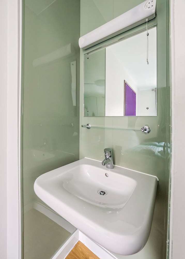 Standard Twin Room, 2 Twin Beds, Ensuite photo 2