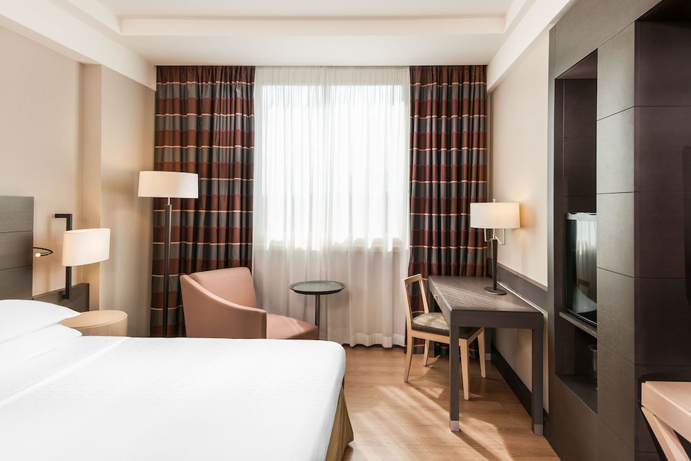 Deluxe Room, 1 King Bed, Garden View